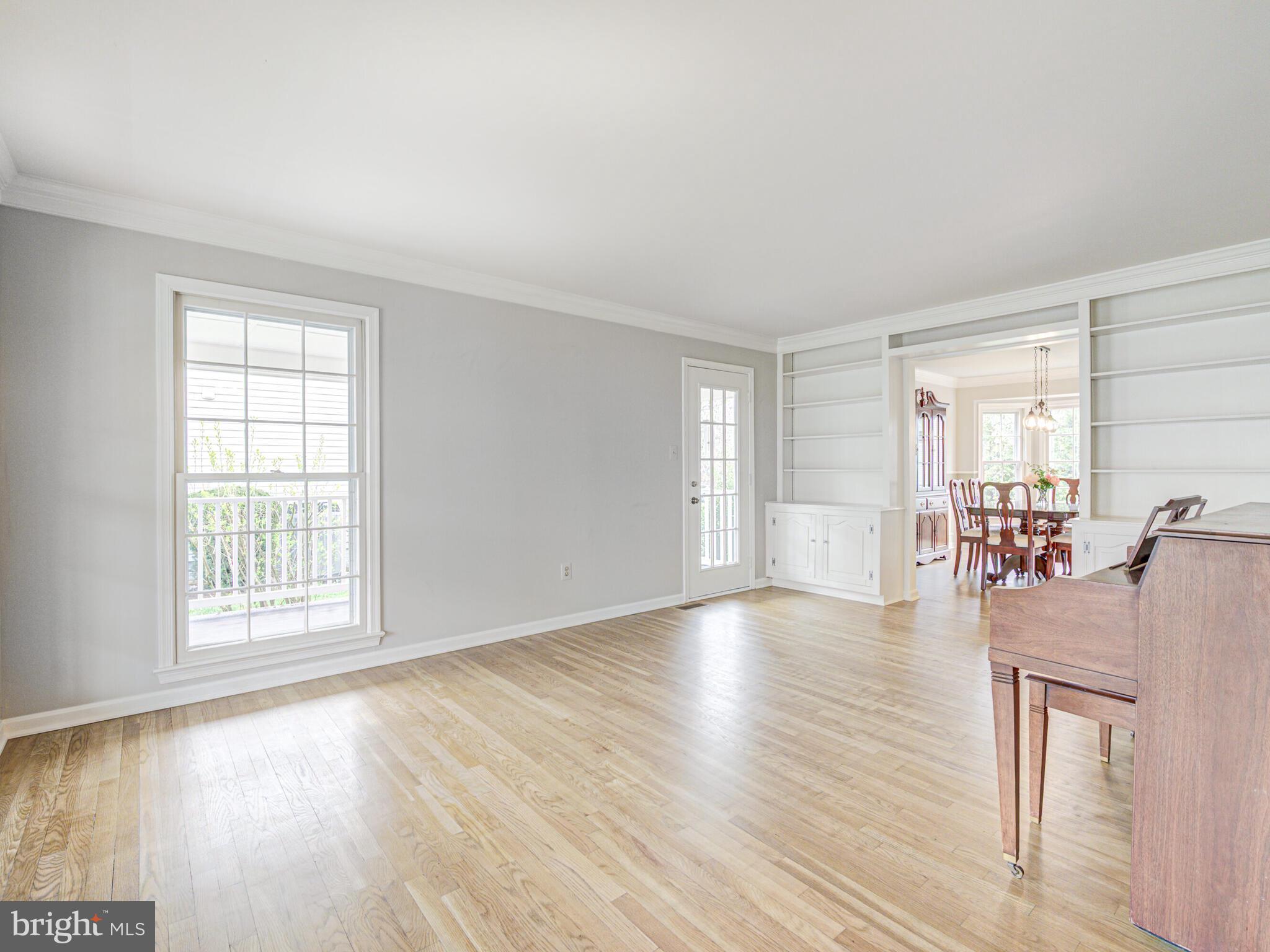 16 Whittingham Circle Sterling, VA 20165 - Photo 37 of 75 Living room with access to wrap around deck