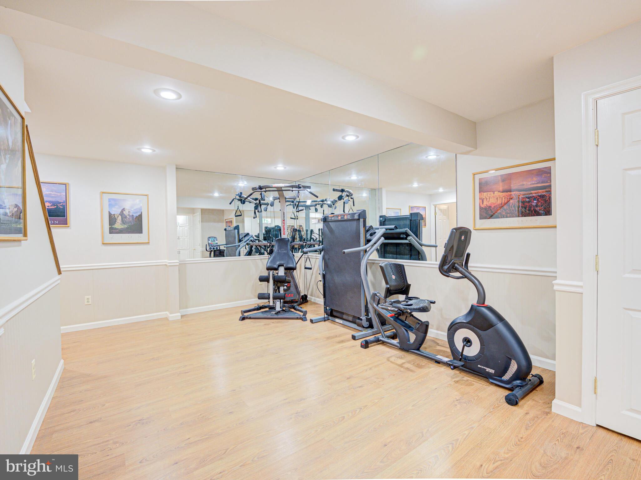 16 Whittingham Circle Sterling, VA 20165 - Photo 66 of 75 Mirrored wall