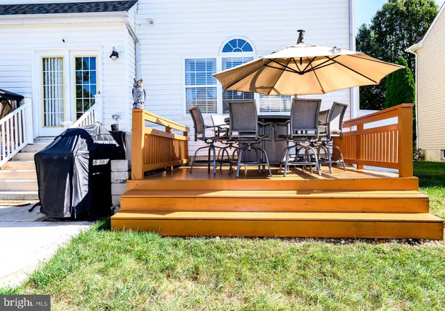 a view of a house with a swimming pool