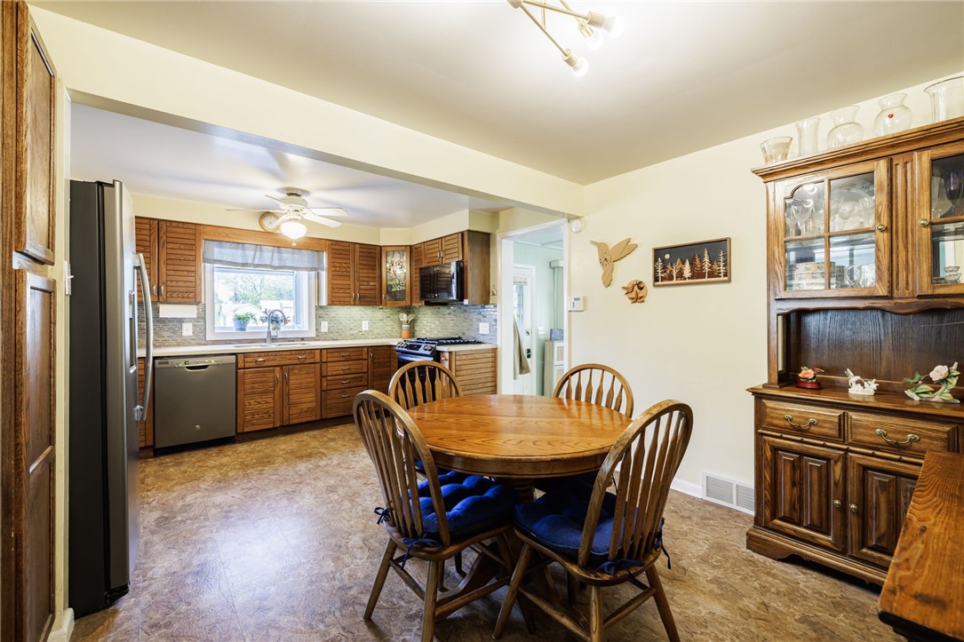 401 Hinchey Road Gates, NY 14624 - Photo 7 of 34