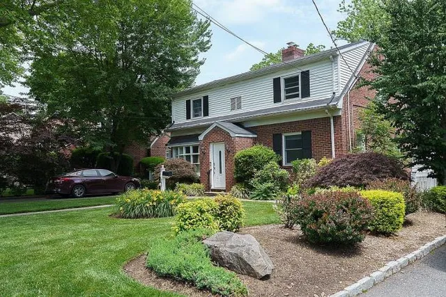 $750,000 | 589 Albin Street, Teaneck, NJ 07666