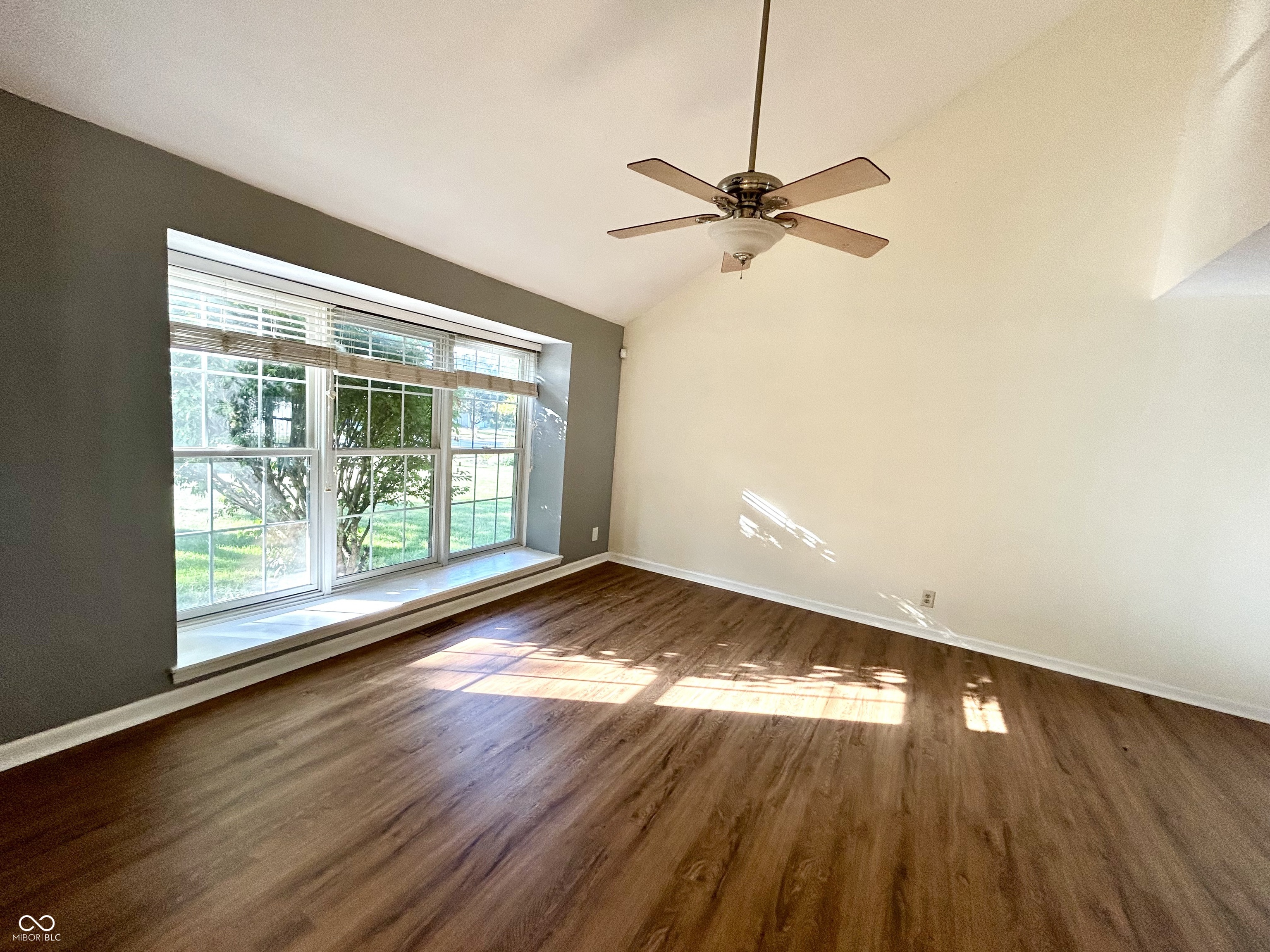 12423 Ensley Place Fishers, IN 46038 - Photo 4 of 34