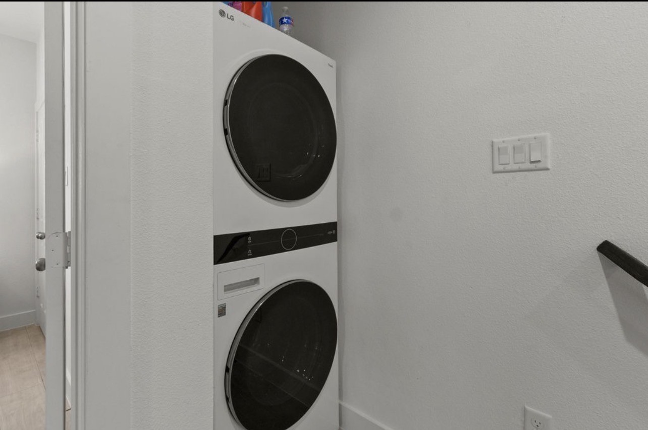 7608 Easter Street Houston, TX 77088 - Photo 8 of 22 Washer/Dryer (included)