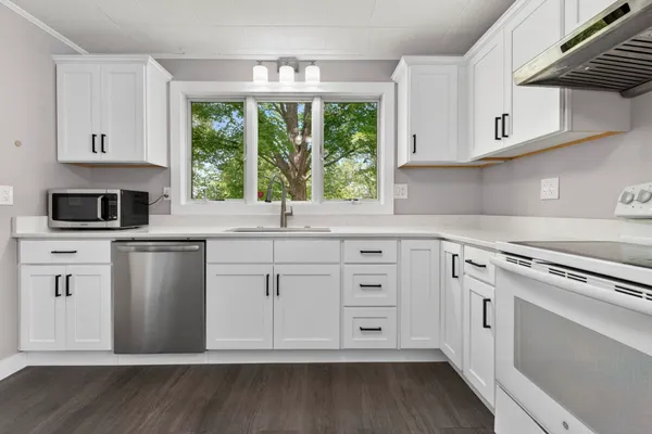 $525,000 | 58 Lowell Road, Hudson, NH 03051