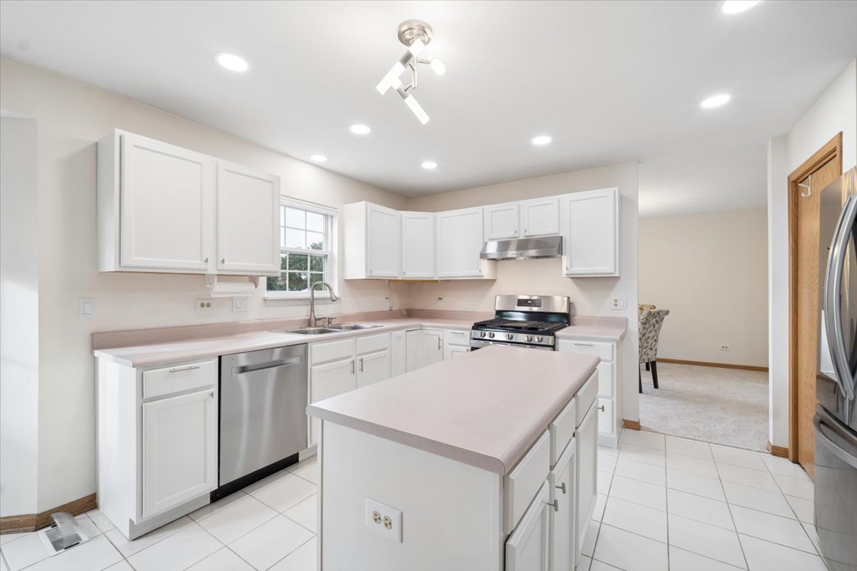 1888 Shoreline Court Romeoville, IL 60446 - Photo 7 of 30