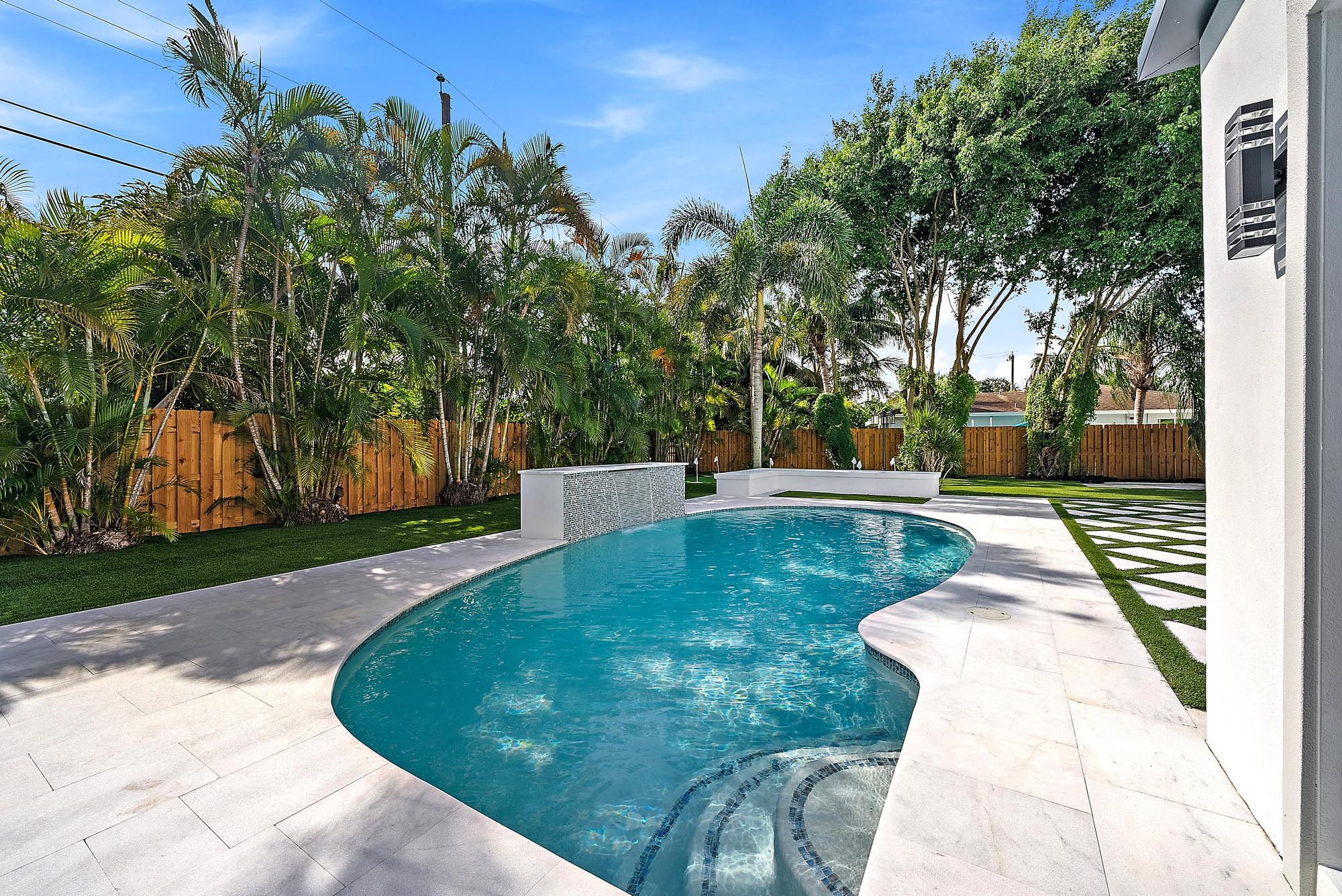 391 West Riverside Drive Tequesta, FL 33469 - Photo 17 of 52 391 W Riverside Dr-4