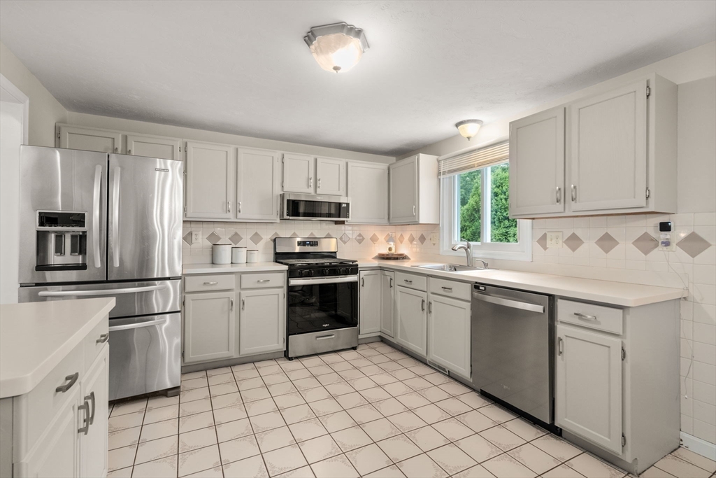 42 Fern Road Holbrook, MA 02343 - Photo 5 of 36