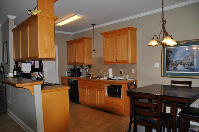 $116,800 | 808 Meadow Bend Drive, Unit D, Baton Rouge, LA 70820