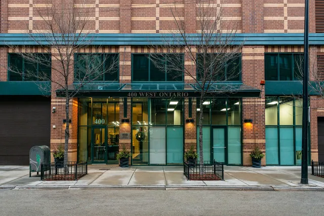 $3,275,000 | 400 West Ontario Street, Unit 1801, Chicago, IL 60654