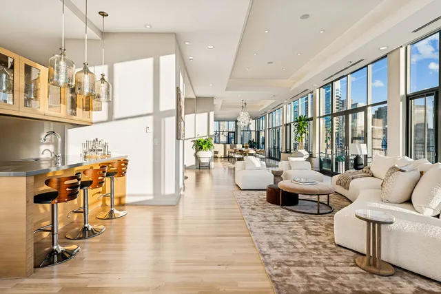 $3,275,000 | 400 West Ontario Street, Unit 1801, Chicago, IL 60654
