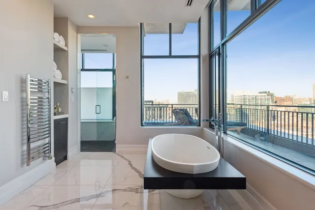 $3,275,000 | 400 West Ontario Street, Unit 1801, Chicago, IL 60654