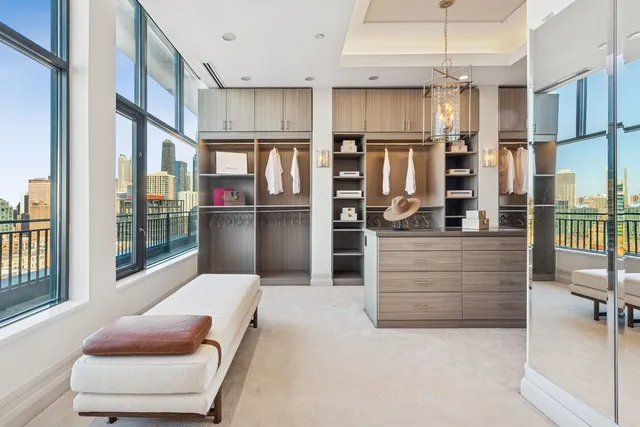 $3,275,000 | 400 West Ontario Street, Unit 1801, Chicago, IL 60654