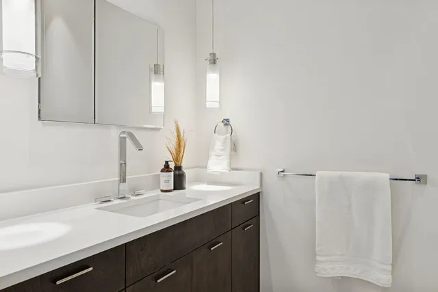 $3,275,000 | 400 West Ontario Street, Unit 1801, Chicago, IL 60654