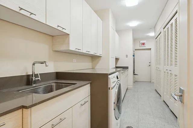 $3,275,000 | 400 West Ontario Street, Unit 1801, Chicago, IL 60654