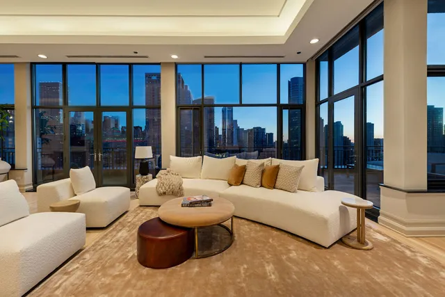 $3,275,000 | 400 West Ontario Street, Unit 1801, Chicago, IL 60654
