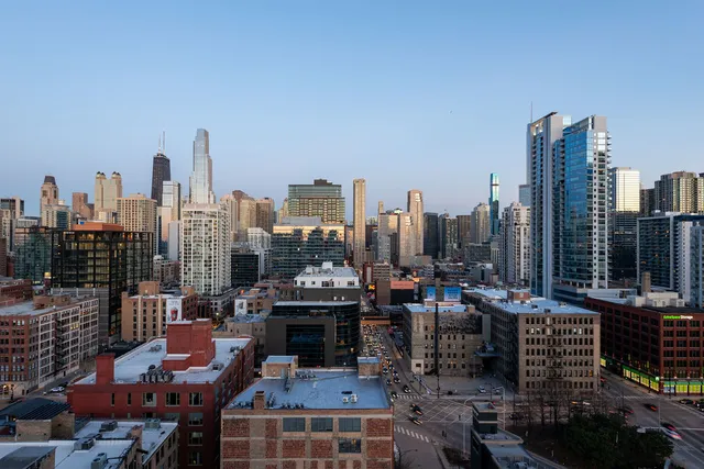 $3,275,000 | 400 West Ontario Street, Unit 1801, Chicago, IL 60654