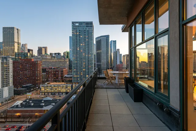 $3,275,000 | 400 West Ontario Street, Unit 1801, Chicago, IL 60654