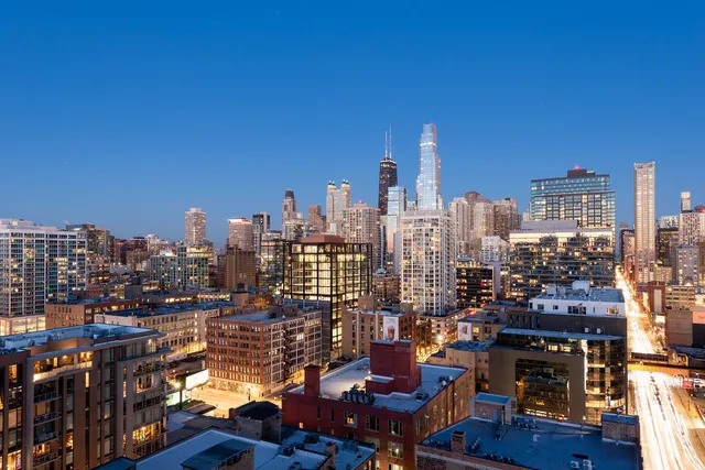 $3,275,000 | 400 West Ontario Street, Unit 1801, Chicago, IL 60654