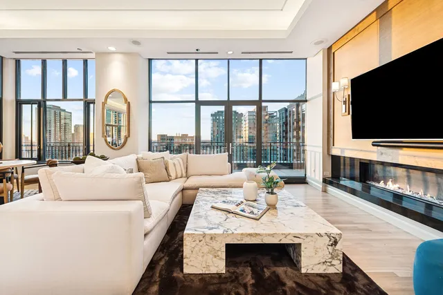 $3,275,000 | 400 West Ontario Street, Unit 1801, Chicago, IL 60654
