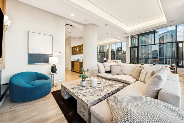 $3,275,000 | 400 West Ontario Street, Unit 1801, Chicago, IL 60654