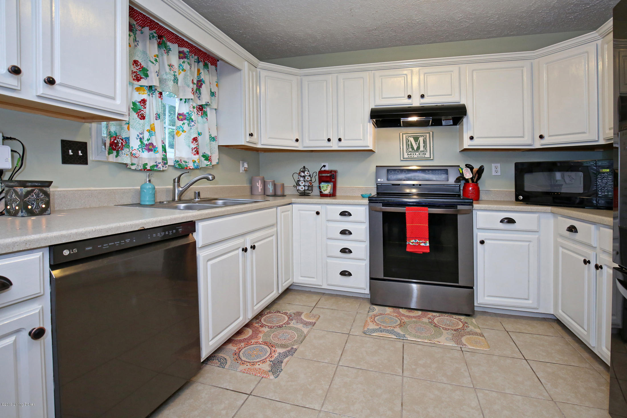 10505 Church Road Louisville, KY 40272 - Photo 7 of 28 Updated Kitchen Cabinets