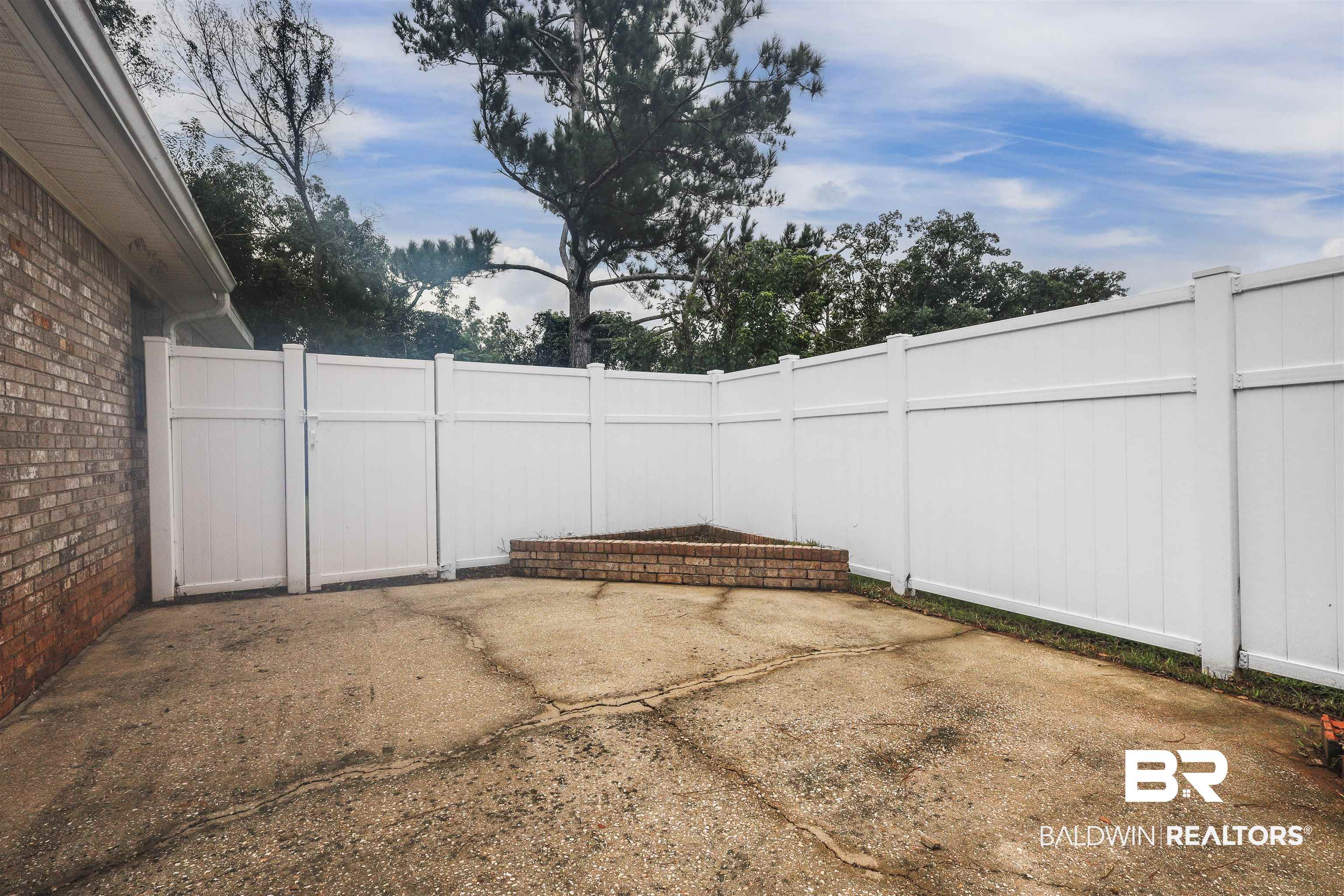 507 West Amanda Avenue Foley, AL 36535 - Photo 18 of 23 View of patio
