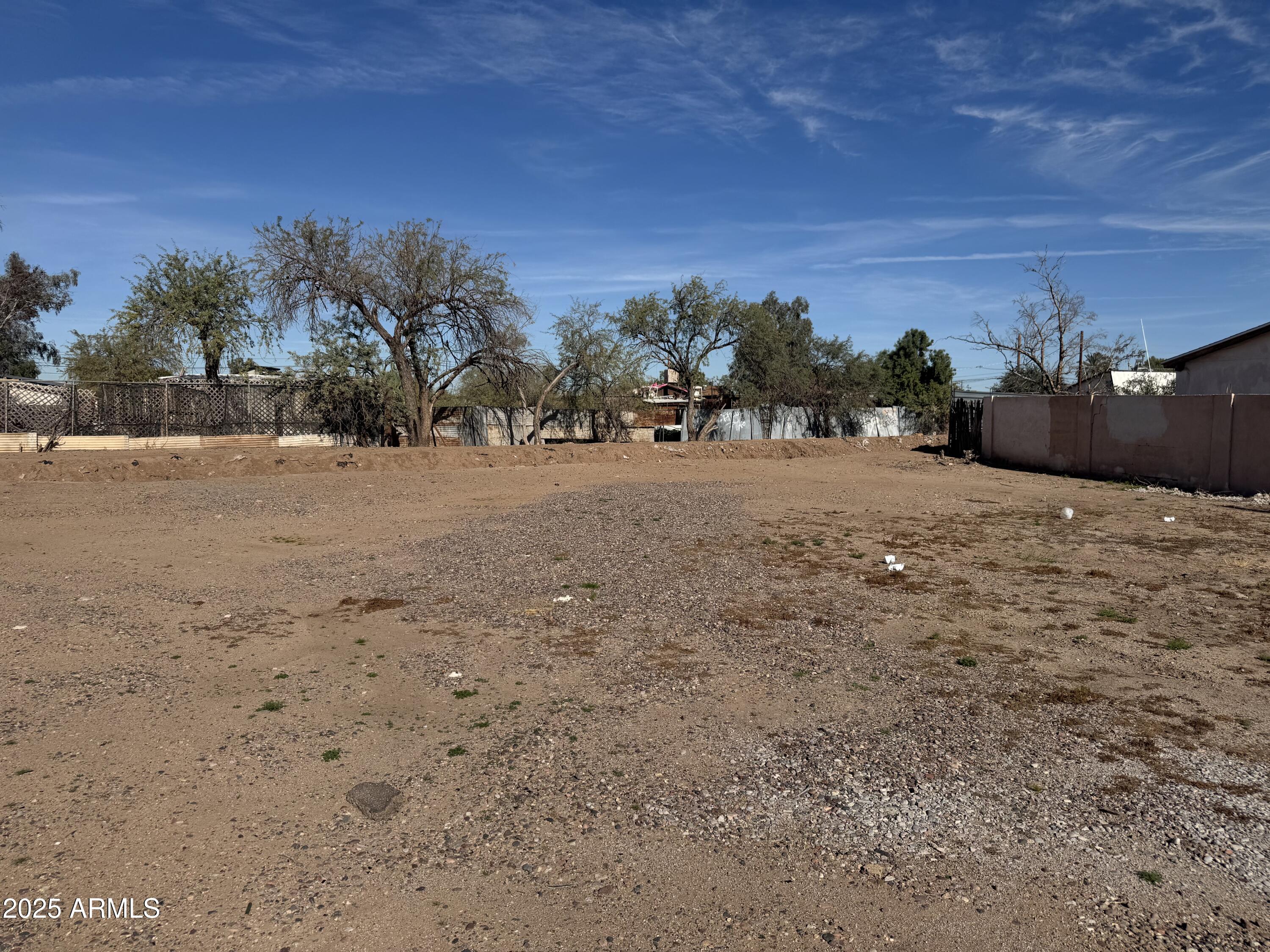 820 East Chipman Road, Unit 1 Phoenix, AZ 85040 - Photo 2 of 7 a row of beach with mountain view