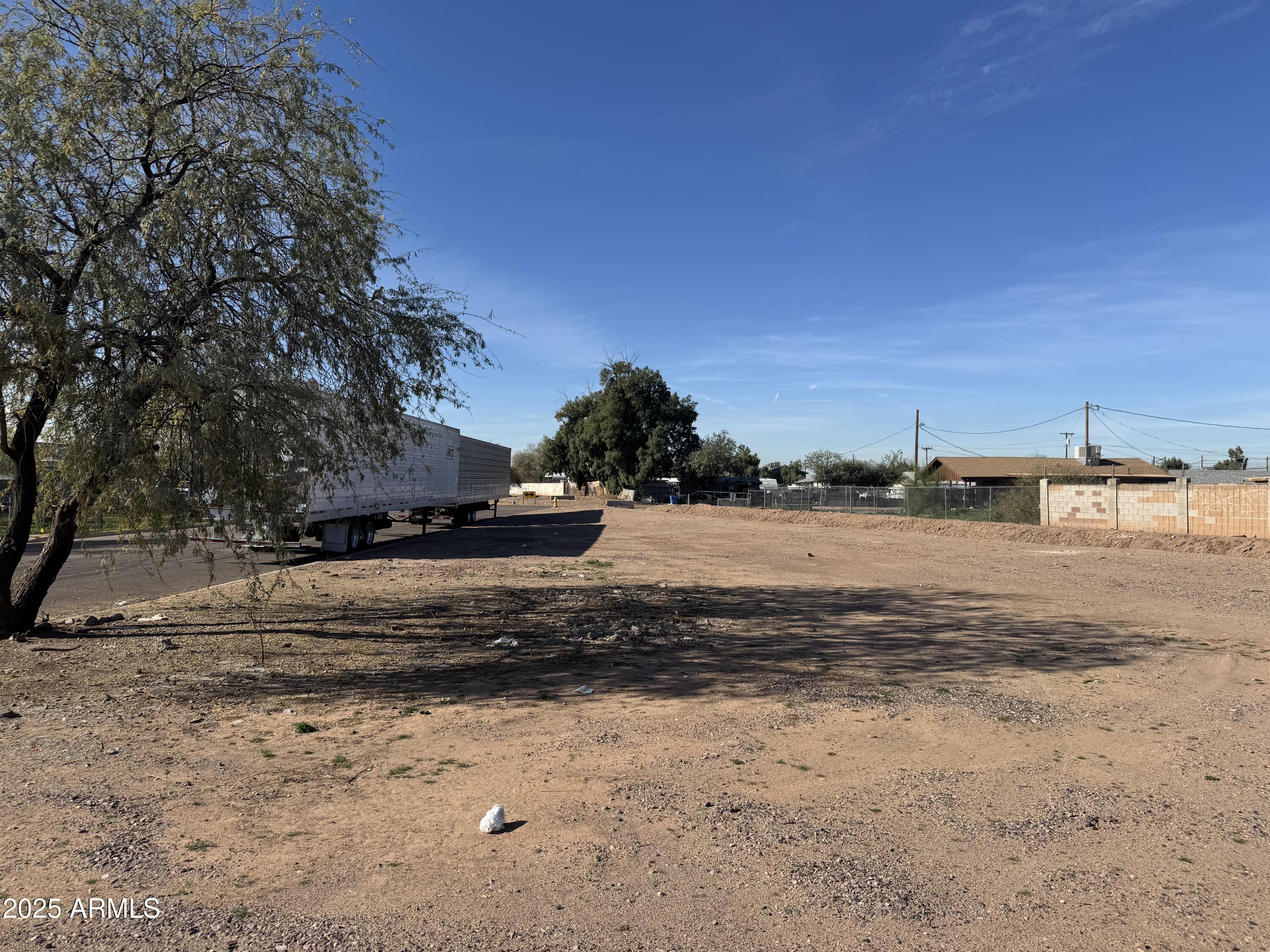 820 East Chipman Road, Unit 1 Phoenix, AZ 85040 - Photo 3 of 7 a view of dirt yard