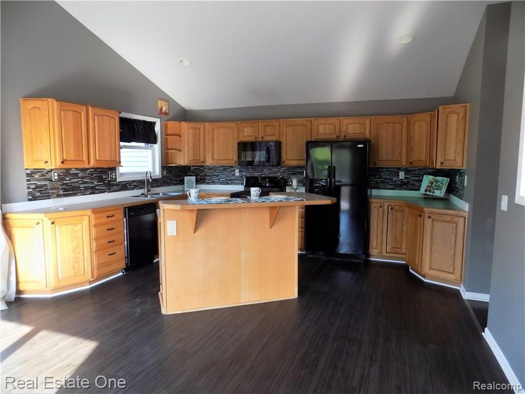 5982 Oakhill Road Ortonville, MI 48462 - Photo 17 of 36 Kitchen use.jpg