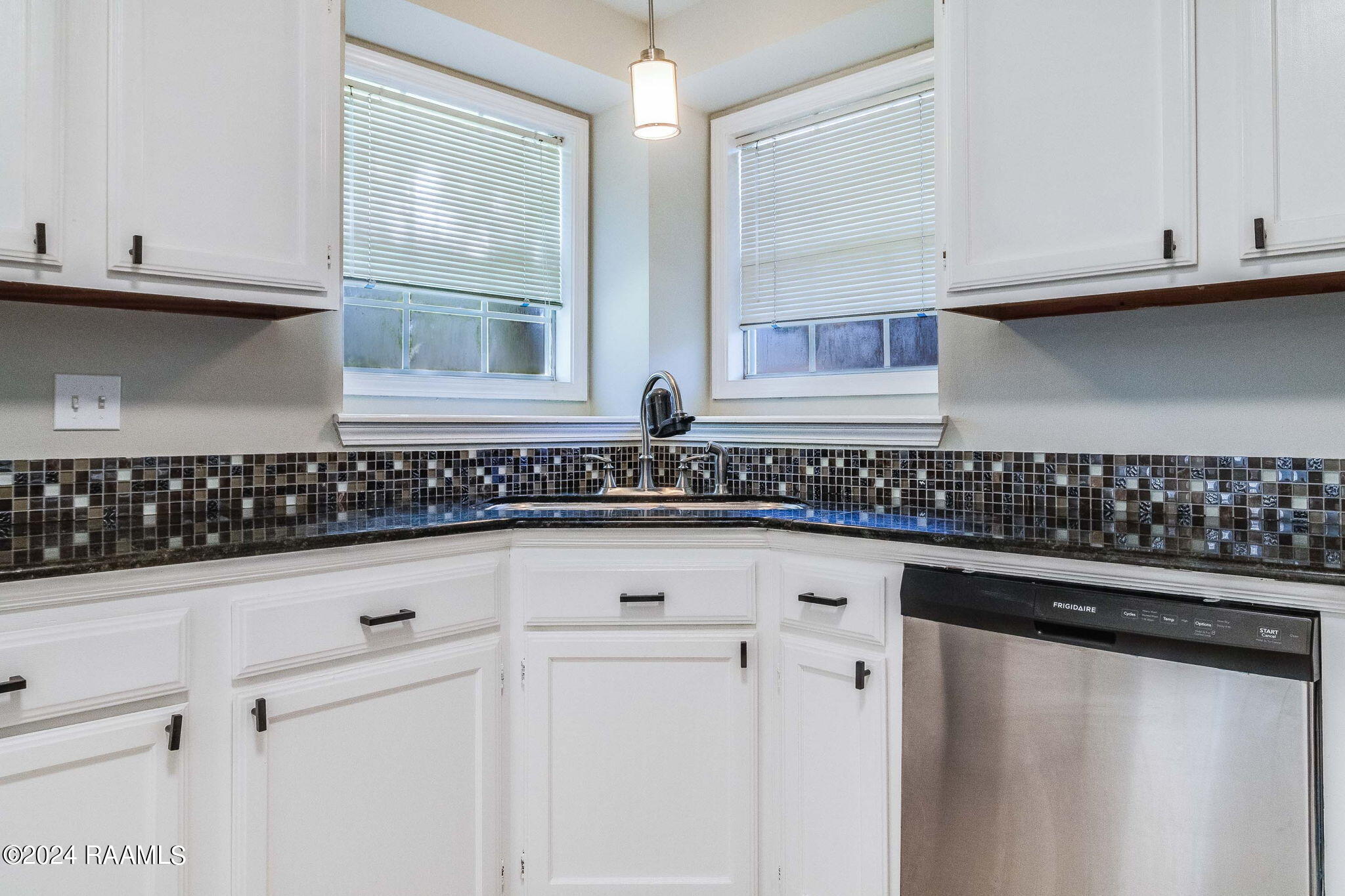 809 Canberra Road Lafayette, LA 70503 - Photo 7 of 17 7-web-or-mls-809 Canberra Rd-7