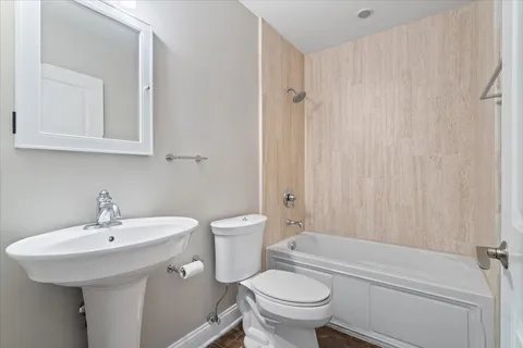 $699,000 | 4860 North Clark Street, Unit 3S, Chicago, IL 60640
