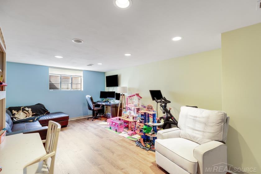 986 Balfour Street Grosse Pointe, MI 48230 - Photo 30 of 41 50154731-e81ed0f5-0763-4170-8bde-df06169860dc.JPG