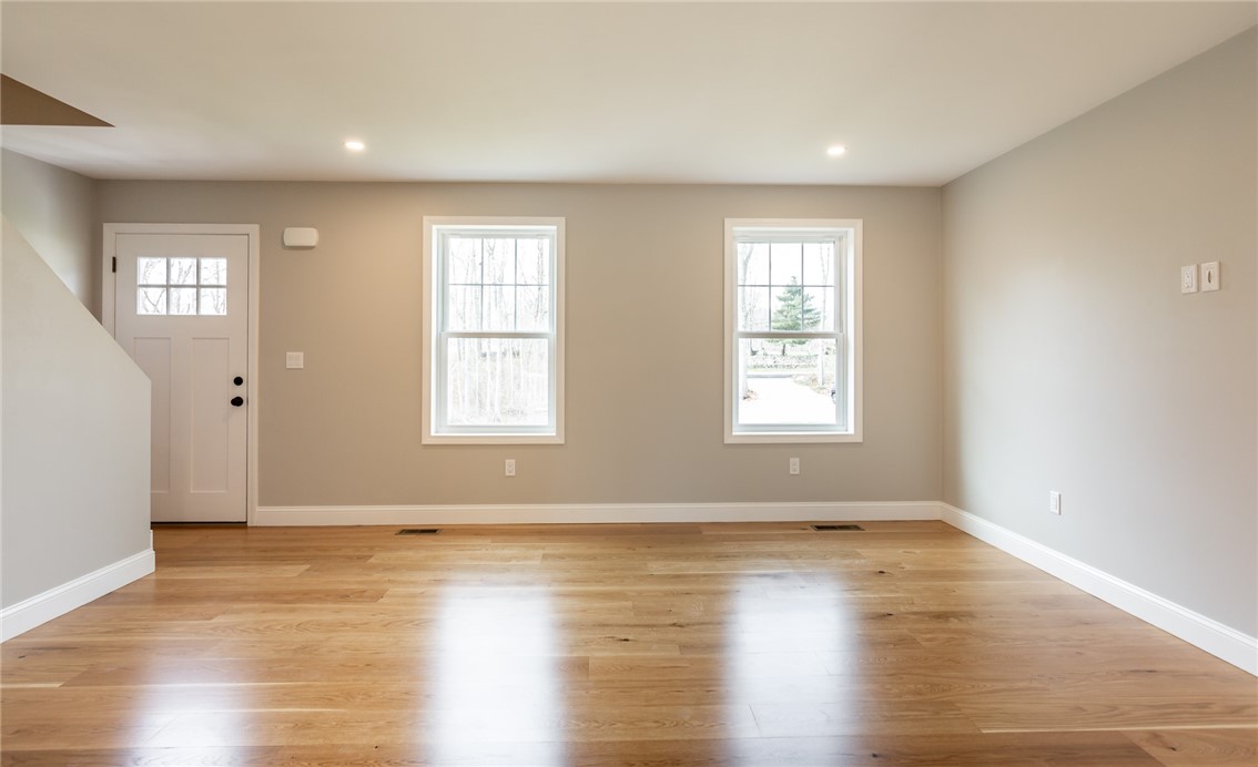 35 Glendale Road Tiverton, RI 02878 - Photo 13 of 47