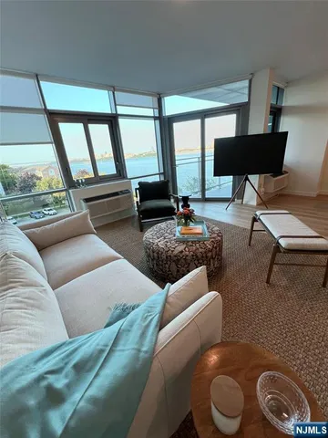 $4,600 | 1000 Portside Drive, Unit 1501, Edgewater, NJ 07020