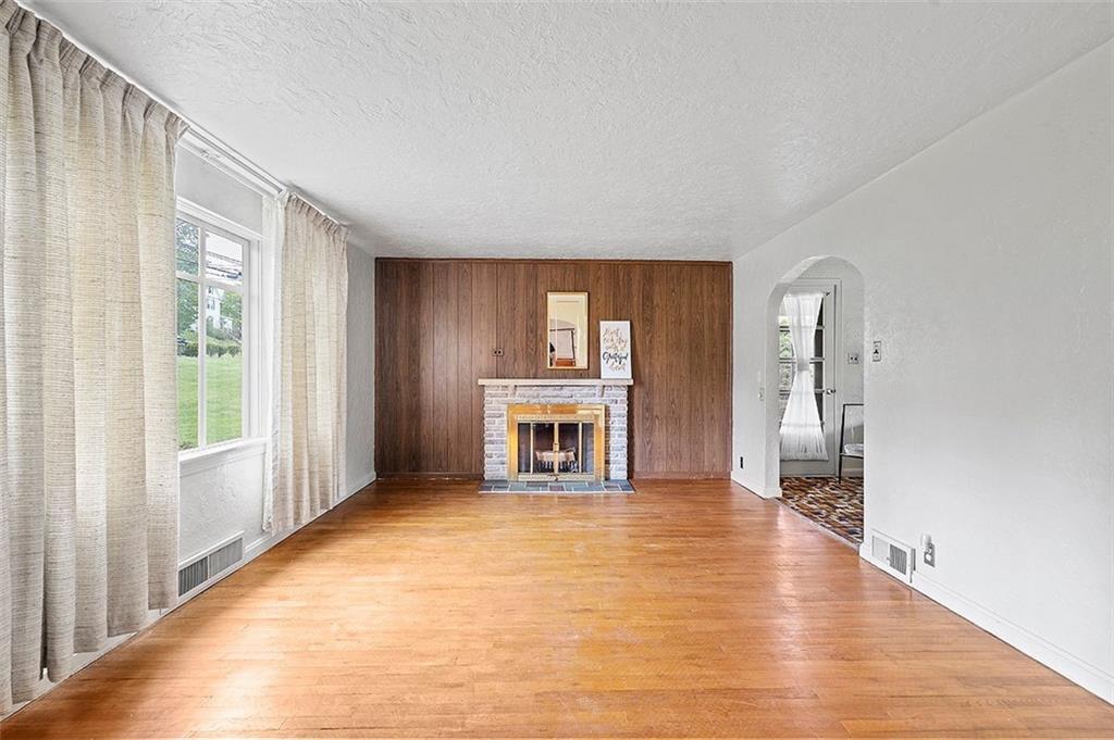 1019 Noblestown Road Carnegie, PA 15106 - Photo 4 of 24 Gallery Image 4