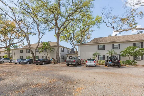 $159,500 | 5221 Bayshore Boulevard, Unit 19, Tampa, FL 33611