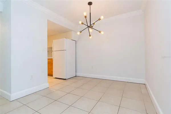 en empty room with fan