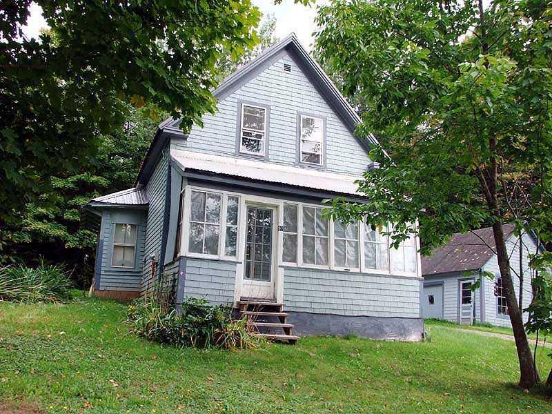 97 Foxcroft Road Houlton, ME 04730 - Photo 9 of 34 Exterior Front.