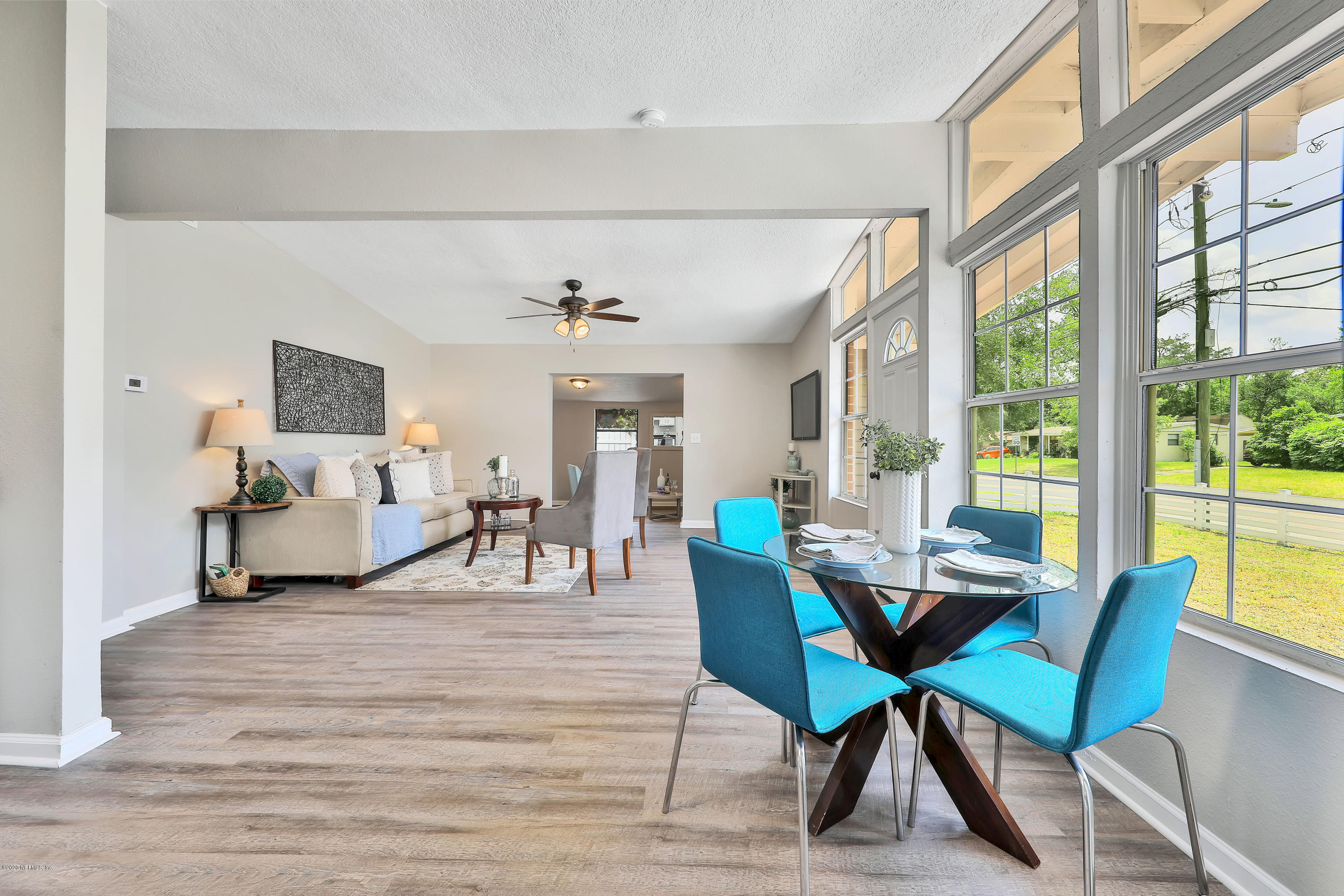 7359 Sandhurst Road South Jacksonville, FL 32277 - Photo 13 of 34 a living room with furniture and a large window
