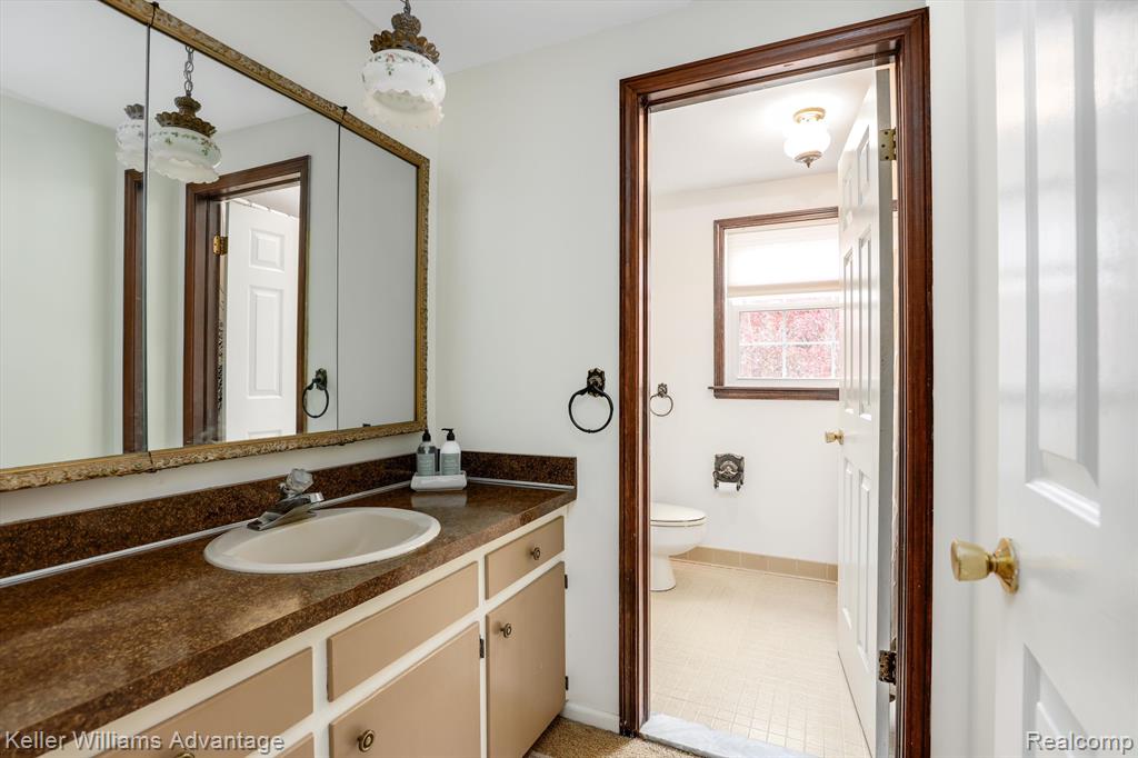 229 Aintree Road Rochester, MI 48306 - Photo 22 of 40
