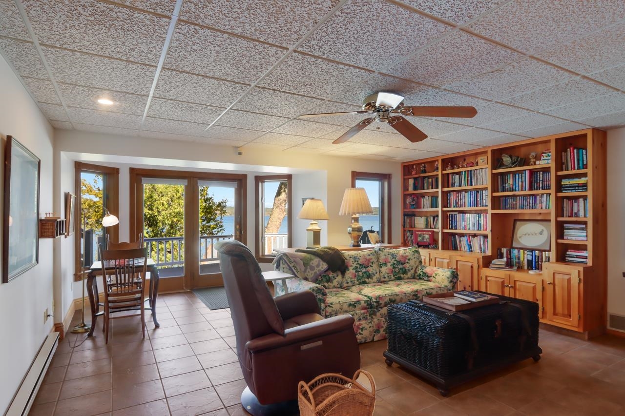 644 South Stony Point Road Suttons Bay, MI 49682 - Photo 38 of 79 1915495-37.JPG