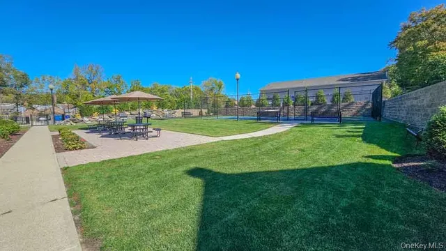 a view of an house with swimming pool