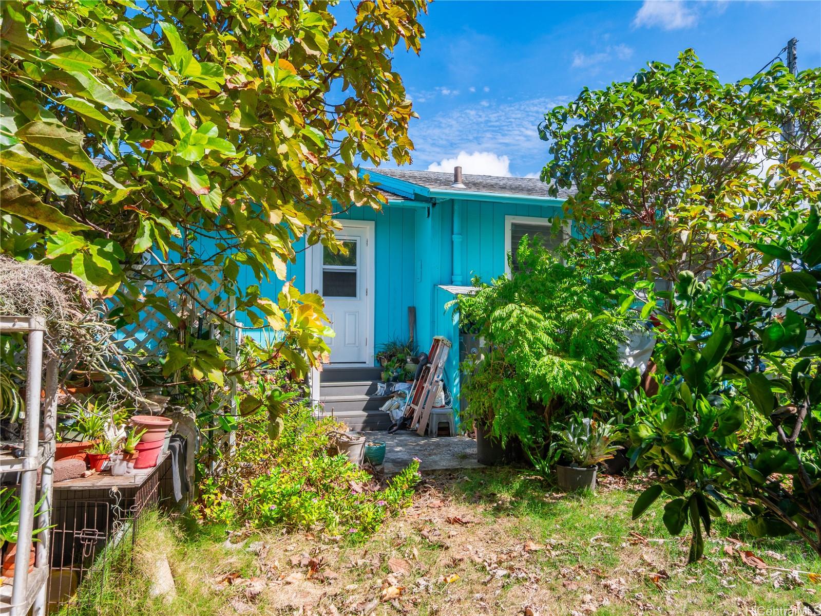 338 Manono Street, Unit B Kailua, HI 96734 - Photo 20 of 25 front view of a house with a tree