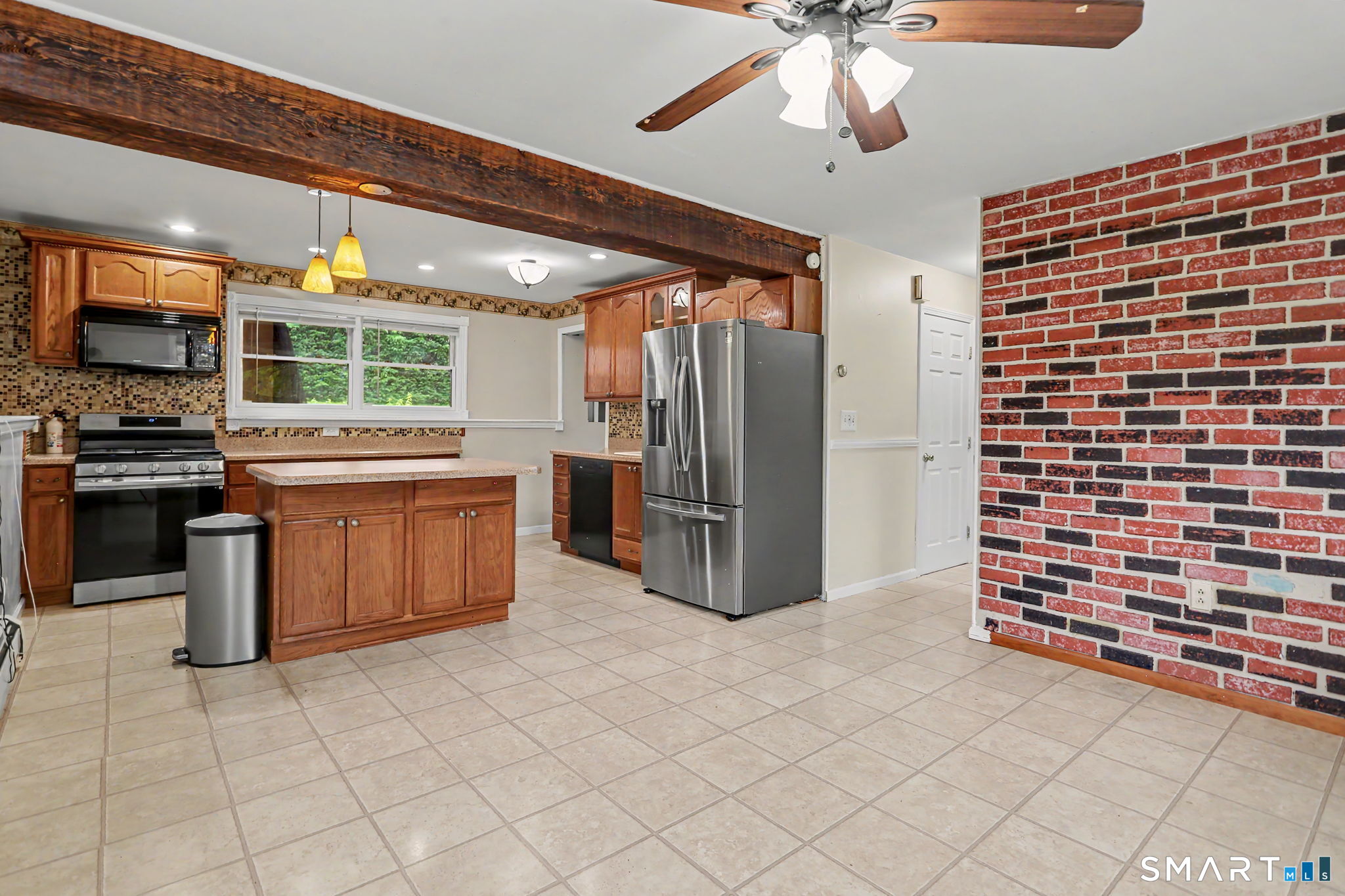 79 Green Meadow Road Milford, CT 06461 - Photo 9 of 35