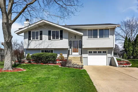 $450,000 | 906 Jeffery Court, Schaumburg, IL 60193