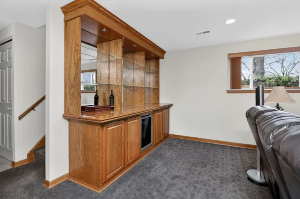 $450,000 | 906 Jeffery Court, Schaumburg, IL 60193