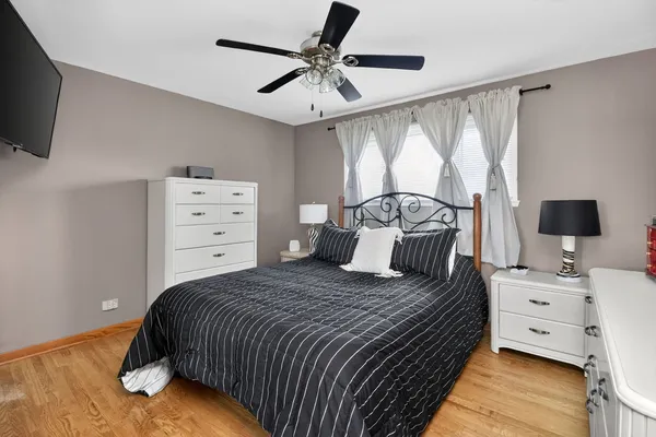 $450,000 | 906 Jeffery Court, Schaumburg, IL 60193