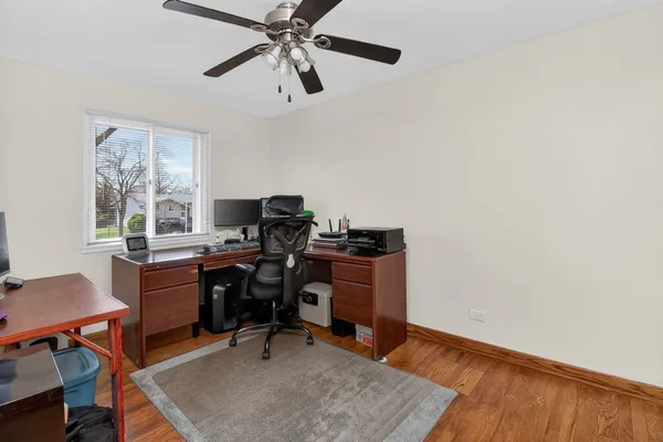 $450,000 | 906 Jeffery Court, Schaumburg, IL 60193