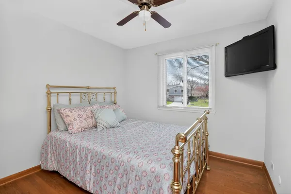$450,000 | 906 Jeffery Court, Schaumburg, IL 60193