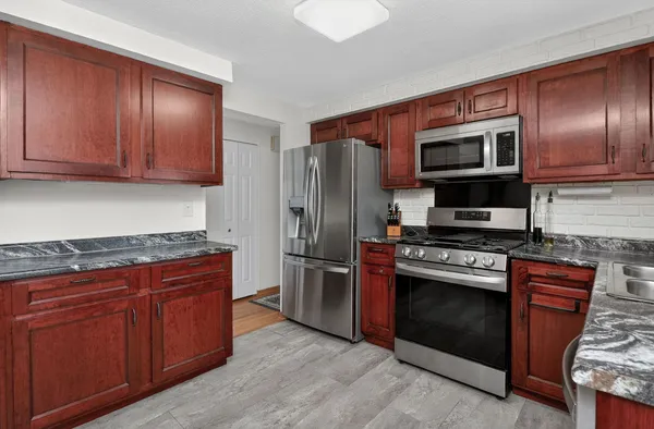 $450,000 | 906 Jeffery Court, Schaumburg, IL 60193